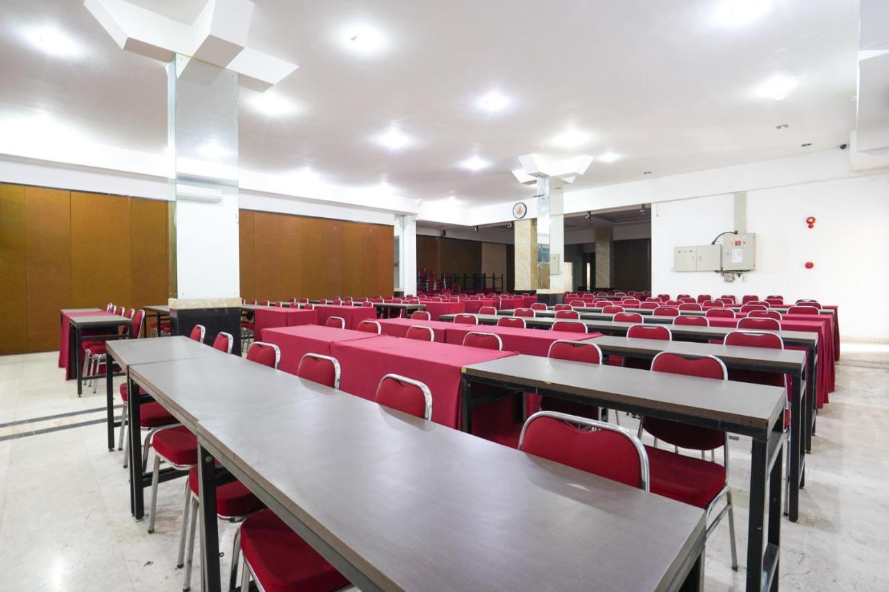 Avi Hotel Surabaya Ngoại thất bức ảnh